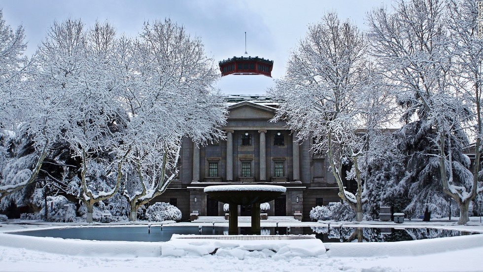 Các trường đại học ở Nam Kinh có khung cảnh rất đẹp. Trong ảnh là sảnh chính ở đại học Đông Nam.