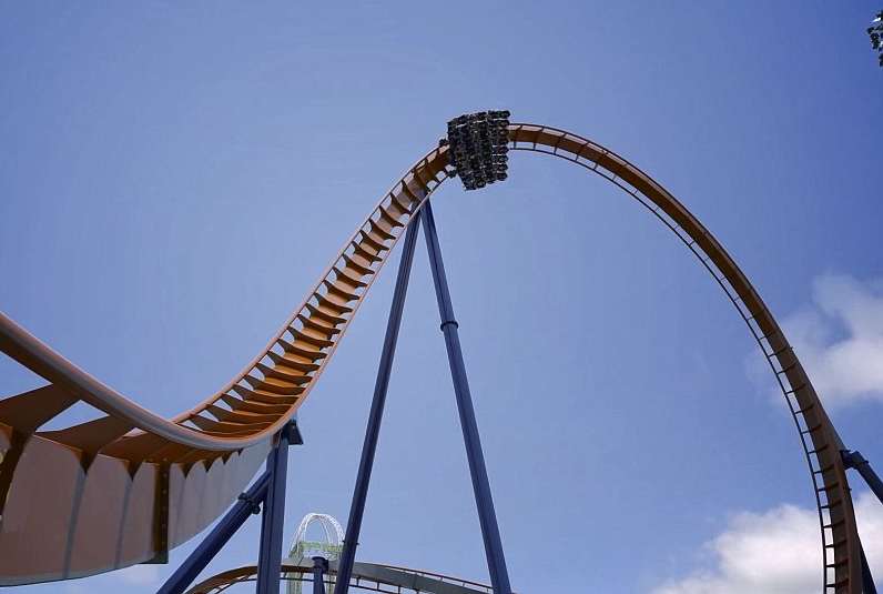 Tau luon sieu toc co doan roi tu do 65 m hinh anh