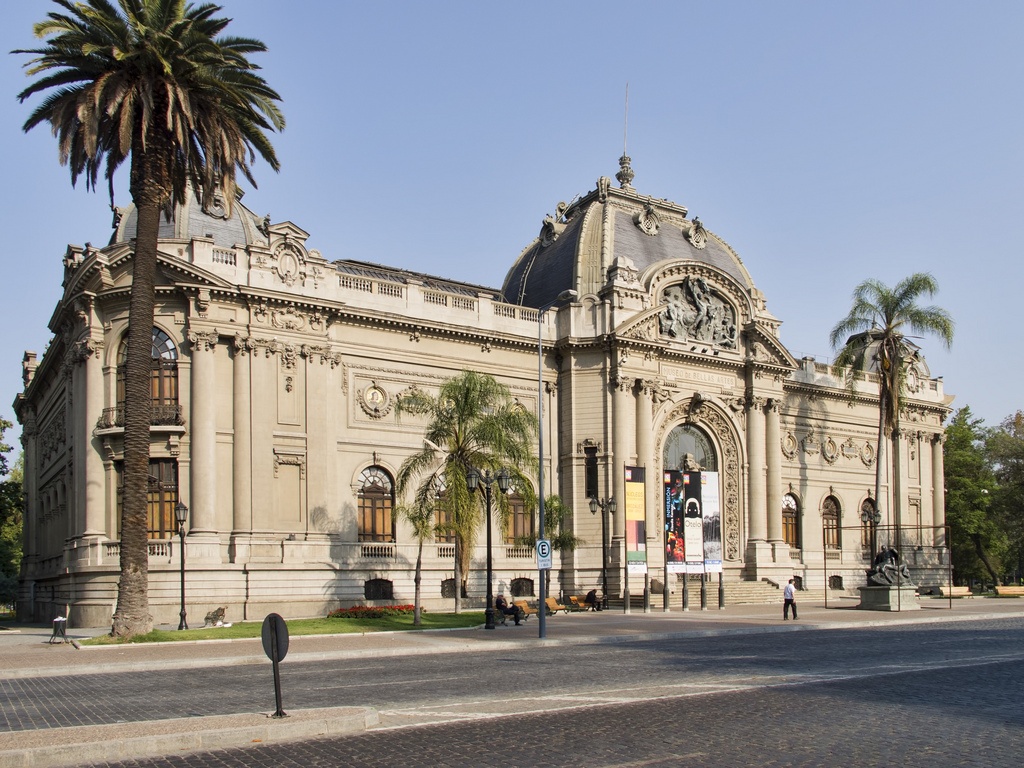 Kiến trúc: Chile có những công trình kiểu Tây Ban Nha, các ngôi nhà ấn tượng của giới nghệ sĩ, ngay cả nhà dân bình thường cũng có những nét độc đáo khiến du khách thích thú. Ảnh: Skyscrapercity.