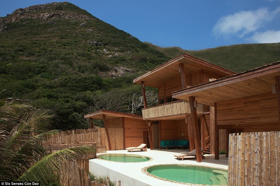 Spa sinh thái tuyệt nhất - Six Senses Côn Đảo: Khu nghỉ dưỡng tuyệt đẹp này nằm ở Côn Đảo, Việt Nam, với phông nền là dãy núi Lò Vôi hùng vĩ.