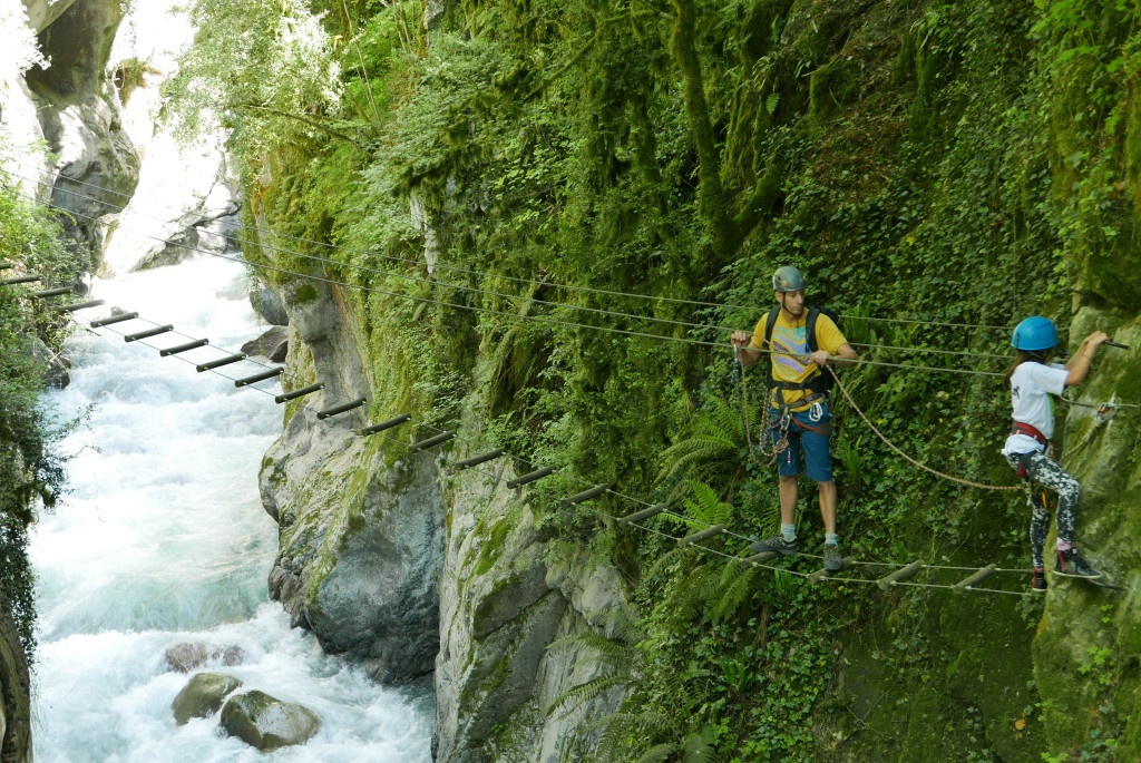 Canyons de Lantosque, Alpes Maritimes, Pháp: Vắt ngang thung lũng Vésubie xinh đẹp, Canyons de Lantosque thích hợp cho người mới bắt đầu, được chia làm 3 đoạn chính. Ảnh: Camp4.