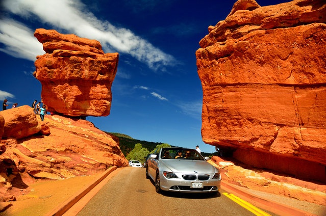 Tảng Steamboat (Thuyền hơi nước) nằm trong Vườn của Chúa ở Colorado, Mỹ. Du khách có thể dễ dàng lái xe đi ngang qua đây. Điểm tham quan này rất nổi tiếng, nhưng du khách không được phép trèo lên trên tảng đá.