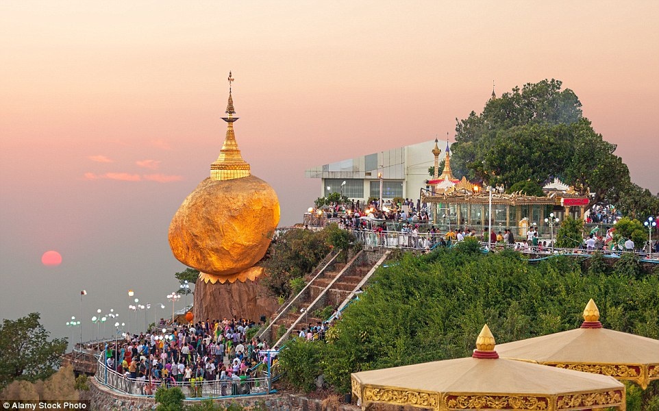 Nơi này được coi là thánh địa linh thiêng thứ ba với các tín đồ theo Phật giáo Burma (Miến Điện). Tương truyền, ngôi chùa được xây trên một sợi tóc Phật.