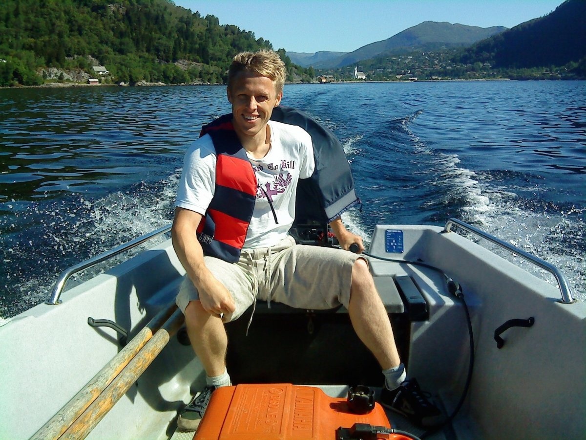 Na Uy: “Nếu bạn chưa từng tới bờ Tây hay Bắc Na Uy, bạn sẽ chưa được thấy một khung cảnh lộng lẫy là như thế nào. Những dãy núi hùng vĩ, vịnh hẹp, thác nước, sông băng, các ngôi làng xinh xắn và đêm trắng sẽ khiến bạn sửng sốt. Và tôi đã nhắc tới Bắc cực quang chưa? Đi đi, nếu không bạn sẽ ân hận đấy”.