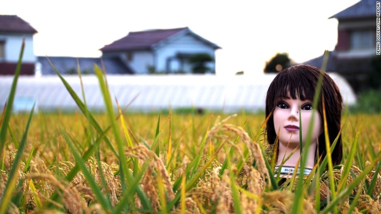 Thải ra bởi các hàng tóc địa phương, chúng được tái sử dụng làm bù nhìn đuổi chim ở ruộng lúa.