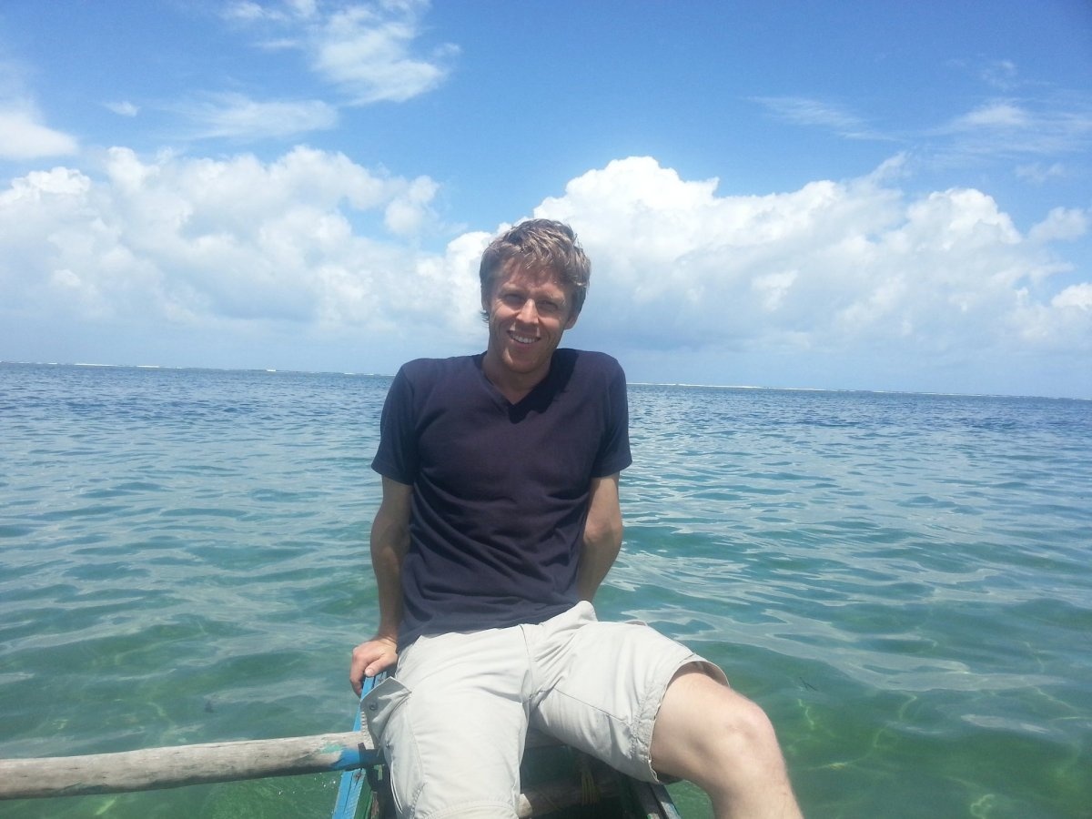 Madagascar: “Ẩm thực của vùng đất này, nhất là ở Antananarivo, mang phong cách Pháp, với chất lượng tuyệt hảo nhưng giá cả lại rất rẻ. Bờ biển xinh đẹp, hệ đông vật phong phú và những cây baobab khổng lồ sẽ đem lại cho bạn một chuyến đi thú vị”.