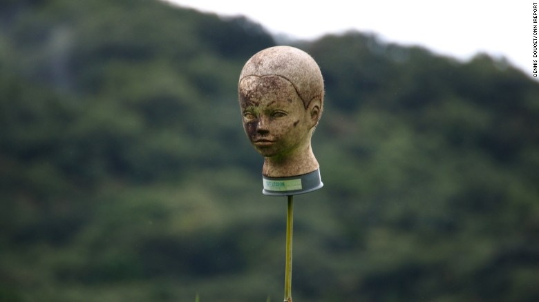 Bu nhin ky di lam du khach phat hoang hinh anh