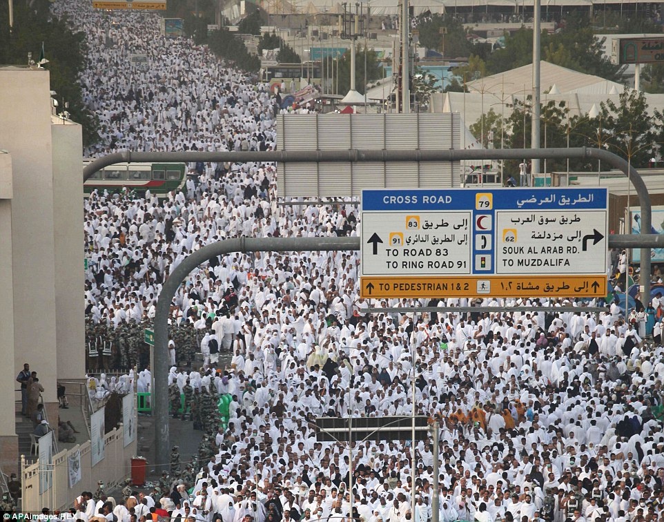 Chuyến hành hương tới thánh địa Mecca (lễ Hajj) là điều thứ 5 trong những giáo luật cơ bản nhất của đạo Hồi, hay còn gọi là “5 trụ cột của đạo Hồi” (Five Pillars of Islam). Những tín đồ đạo Hồi, cả nam giới và nữ giới, có đủ điều kiện sức khỏe và tài chính đều phải thực hiện lễ Hajj ít nhất một lần trong đời.