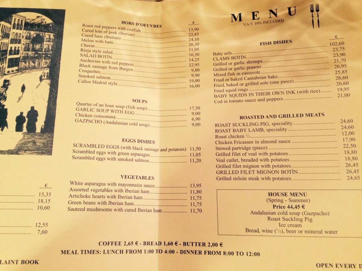 Clams Botín, một món ăn nổi tiếng khác của nhà hàng, có sốt hành, ớt cay, tỏi, rượu trắng, bột ớt, sốt cà chua và lá nguyệt quế.