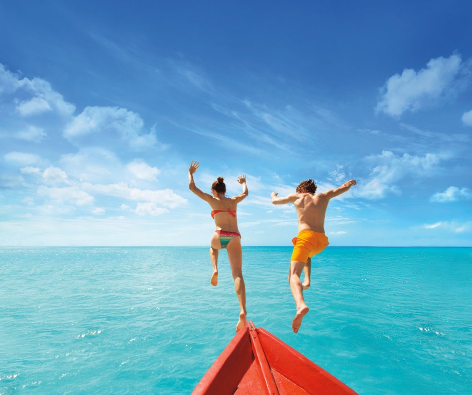 1. Aruba: Những bãi biển cát trắng mịn, thời tiết nắng đẹp quanh năm, hệ động thực vật phong phú và làn nước trong vắt khiến quốc đảo Aruba là điểm đến mơ ước của những người yêu biển.