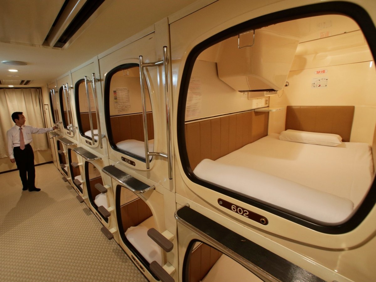 Capsule & Sauna Century Shibuya (Nhật Bản): Đây là một trong số vô vàn khách sạn nhộng ở Tokyo. Các căn phòng ở Shibuya chỉ vừa đủ chỗ cho một người ngủ.
