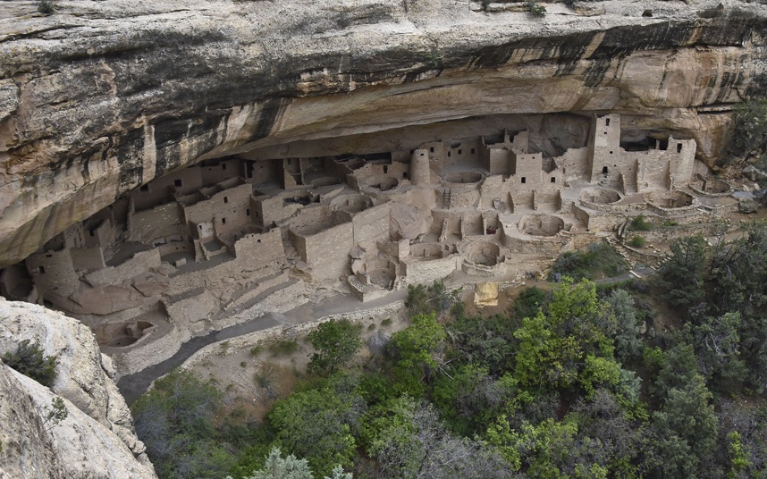 Ở công viên quốc gia Mesa Verde, Mỹ, nơi nổi tiếng với khu di tích của người Pueblo, du khách hỏi hướng dẫn viên “Anh biết chỗ nào có di tích chưa được phát hiện không?” hay “Sao họ xây di tích gần đường đi vậy?”.