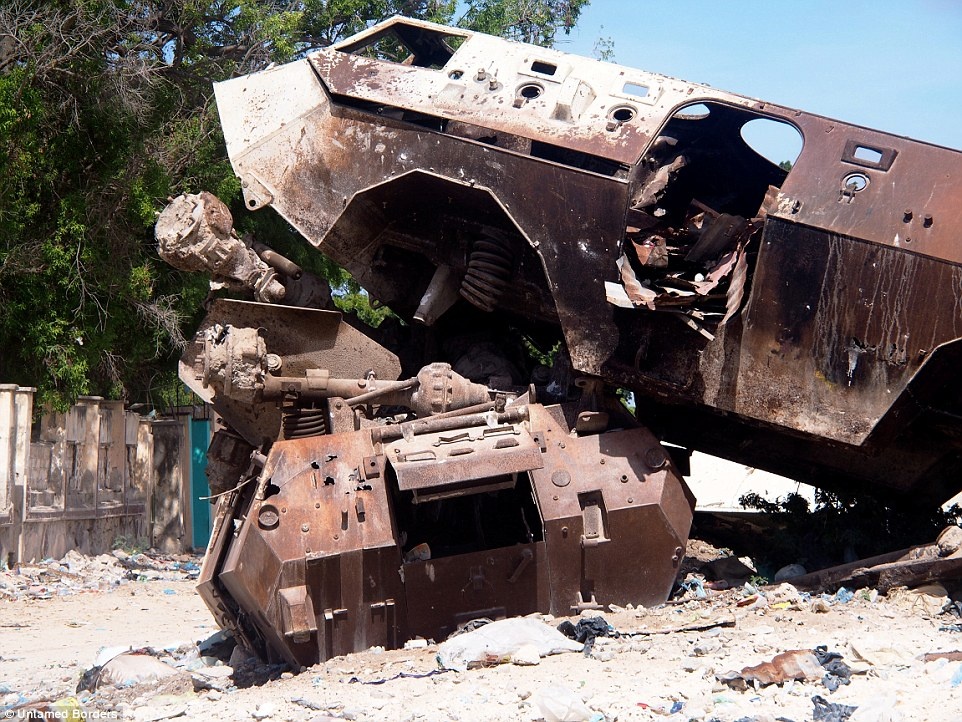 Ít du khách phương Tây nào dám tới Mogadishu trong những năm gần đây, do nội chiến và nguy cơ bị khủng bố. Tuy nhiên, Ogden không gặp vấn đề gì nghiêm trọng trong chuyến đi 2 ngày.