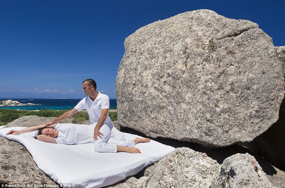 Ngoài ra, bạn có thể sử dụng dịch vụ spa, làm mặt, massage, tắm kiểu Thổ Nhĩ Kỳ, tập yoga.