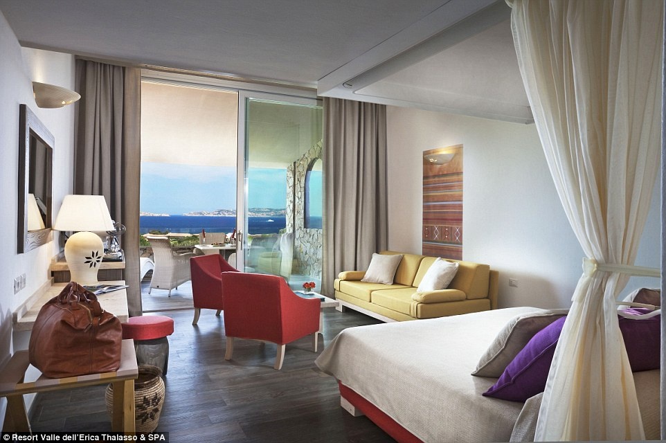 Ban đầu, khu nghỉ dưỡng này là khách sạn Erica, với 136 phòng. Đây là điểm dừng chân nổi tiếng từ năm 1958, từng đón các vị vua, hoàng tử và những ngôi sao hạng A ghé thăm. 