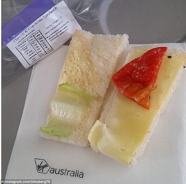 Sarts88 không nuốt nổi món sandwich dành cho bữa sáng này.