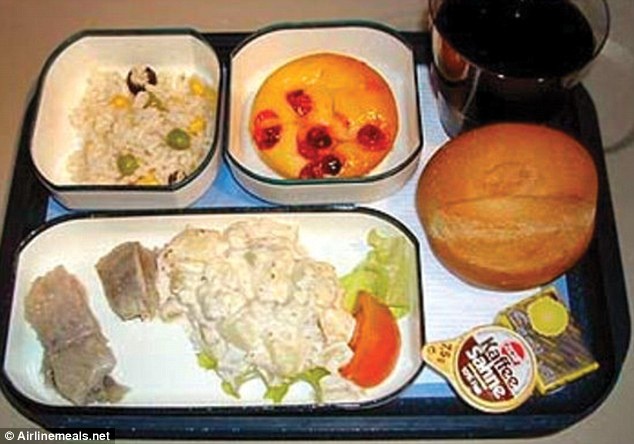 Tất nhiên đồ ăn trên máy bay đã có tiếng là không ngon lành gì, những suất ăn của Estonian Air khiến các du khách không khỏi thất vọng.