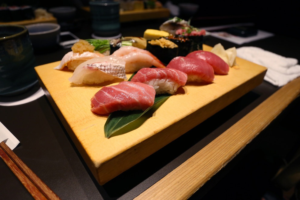 Đến đây, du khách không thể bỏ qua món sushi nổi tiếng...