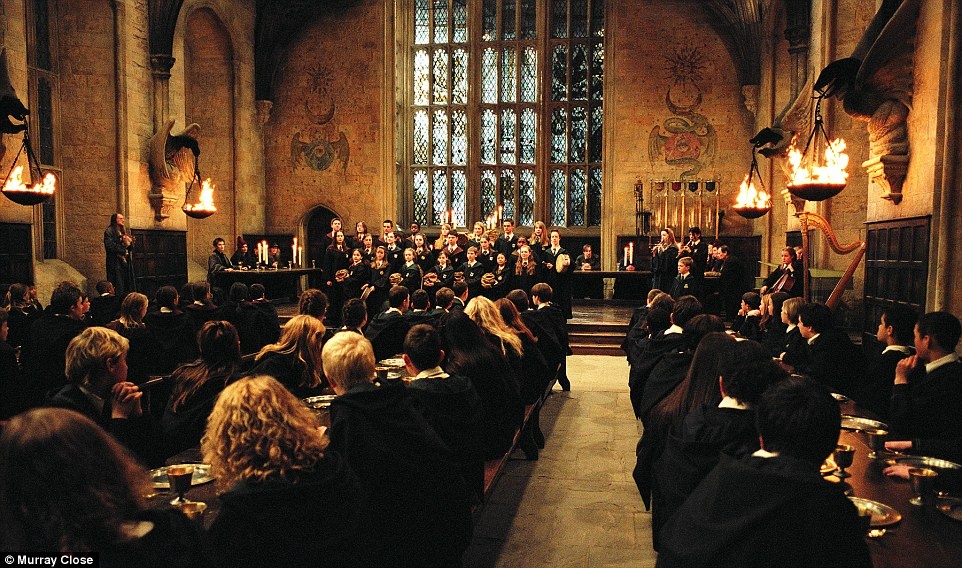 Đáp ứng mơ ước của người hâm mộ, du khách sẽ được dùng bữa giữa các khung cảnh sử dụng trong phim.