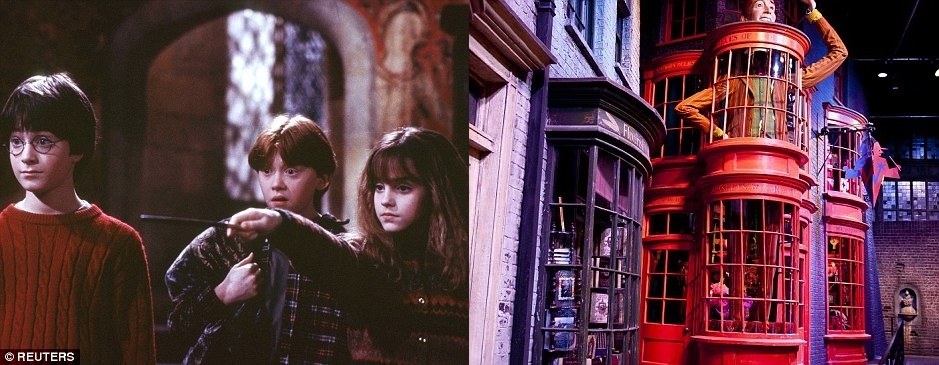 Sảnh lớn ở phim trường sẽ được trang trí như trong phim.