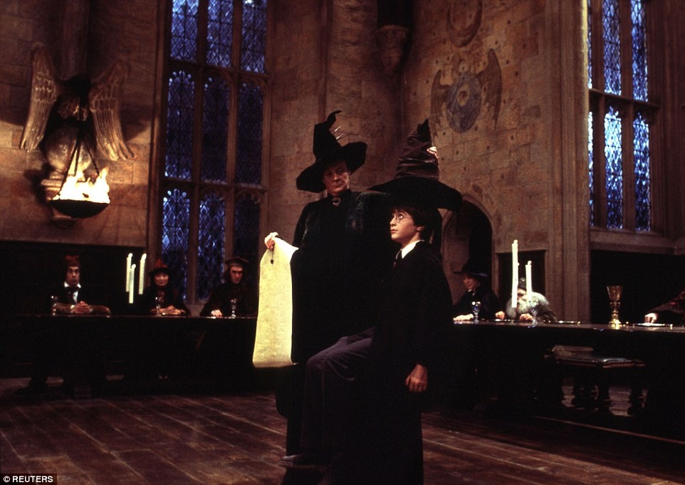 Các khu quay phim khác như Hẻm Xéo mở cửa đón khách trong bữa tiệc được tổ chức vào ngày 3/12 ở Watford.