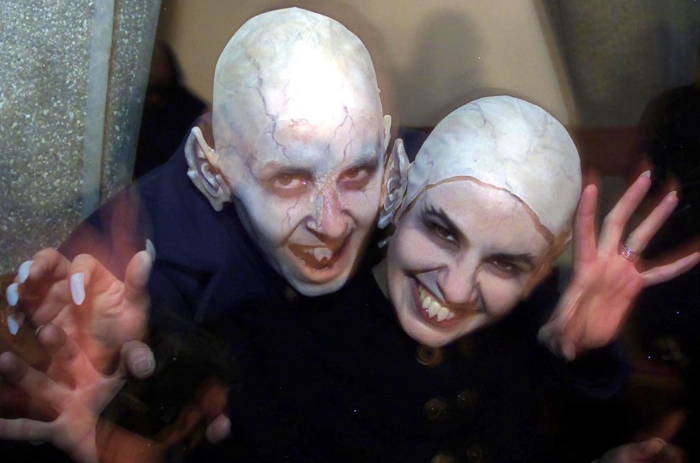 Lễ hội Dracula (Romania): Halloween ở Romania được biến tấu đôi chút, với chủ đề phổ biến là ma cà rồng và bá tước Dracula nổi tiếng có xuất xứ từ vùng Transylvania.