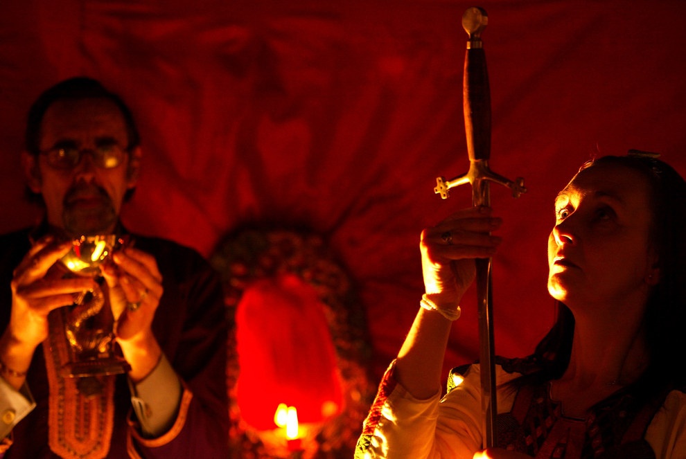 Samhain (Ireland và Scotland): Samhain là lễ hội đánh dấu sự kết thúc của tháng thu hoạch và sự khởi đầu của mùa đông. Lễ hội thường được tổ chức từ lúc mặt trời lặn ngày 31/10 tới lúc màn đêm buông xuống vào ngày 1/11 - thời điểm lý tưởng để những người ngoại đạo thực hiện các bùa phép.