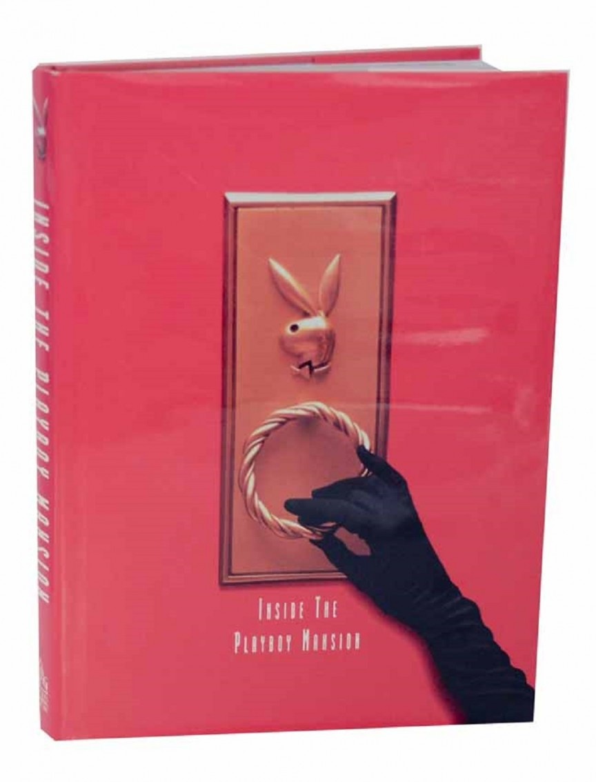Dinh thự Playboy từng là chủ đề của một cuốn sách: Hẳn phần lớn sẽ nghĩ đó là hồi ký của một trong những cô nàng thỏ hoặc tiếu sử của Hugh Hefner. Tuy nhiên, một cuốn sách lấy chủ đề chính là dinh thự này được xuất bản vào năm 1998 có tên “Inside the Playboy Mansion: If You Don’t Swing, Don’t Ring”. Cuốn sách có nhiều ảnh chụp chi tiết các khu vực chỉ xuất hiện thoáng qua trên màn ảnh và nhiều thông tin ngoài lề, khiến người đọc như được tham dự một tour tham quan riêng ở địa điểm nổi tiếng này.