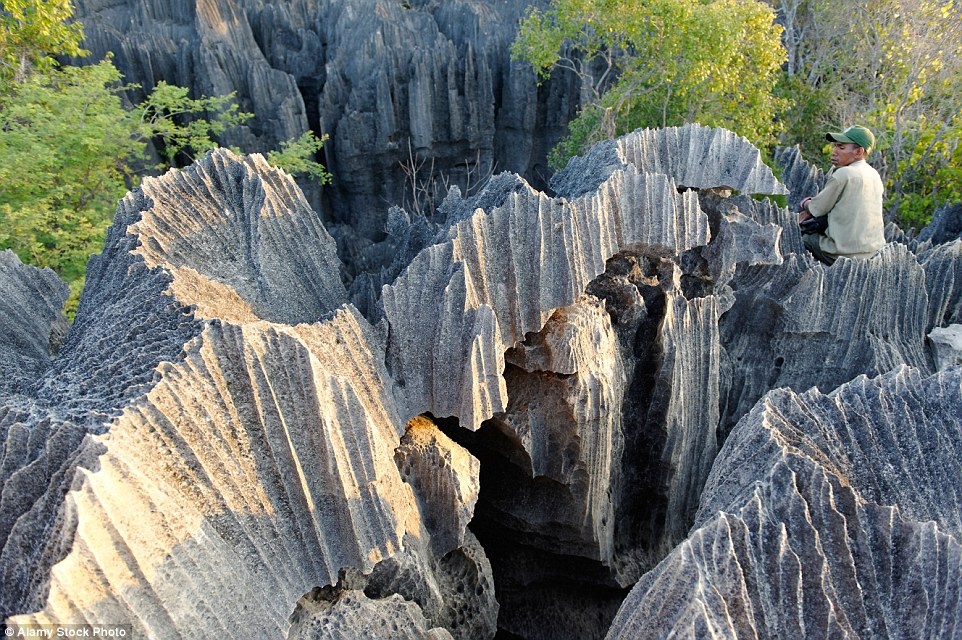 Khung cảnh hùng vĩ là phần thưởng tuyệt vời cho những ai chịu bỏ công chinh phục vùng núi này.