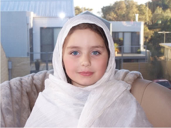 Người Berber ở Morocco: Tộc người Berber sống chủ yếu ở Morocco, Bắc Phi, và trên dãy Atlas. Họ có da trắng, mắt xanh và tóc sáng màu (vàng hoặc đỏ), mũi cao như những người phương Tây.