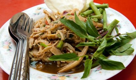 Khorisa: Món ăn có nguồn gốc từ Trung Quốc này gồm măng tre được để lên men, sau đó trộn với nhiều gia vị khác.