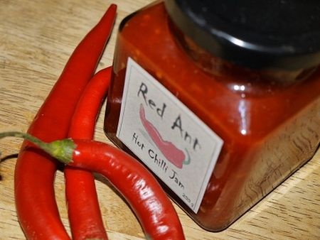 Chaprah: Loại sốt đặc biệt này được làm từ dịch và nội tạng của loài kiến đỏ. Kiến được sấy khô, sau đó cho thêm chất tạo ngọt và gia vị. Đây là loại sốt chấm nổi tiếng của vùng Chattisgarh.