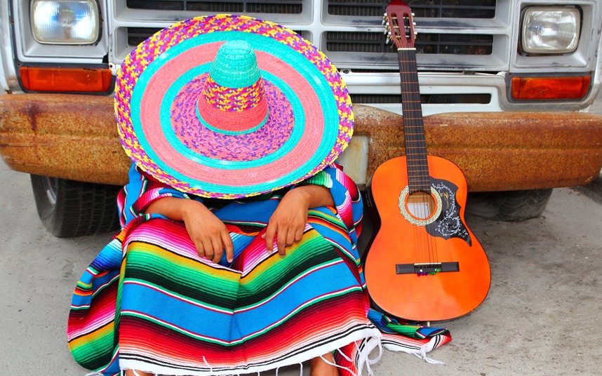 1. “Những người bán hàng ở Puerto Vallarta thật lười biếng khi đóng cửa vào buổi trưa. Tôi thường cần mua vài thứ vào giờ nghỉ trưa, lẽ ra phải có lệnh cấm việc này”. Du khách này có lẽ chưa tìm hiểu nguyên tắc tôn trọng cuộc sống của người địa phương. Bạn tới du lịch không đồng nghĩa là người dân sống ở đó phải chiều theo thói quen của bạn.