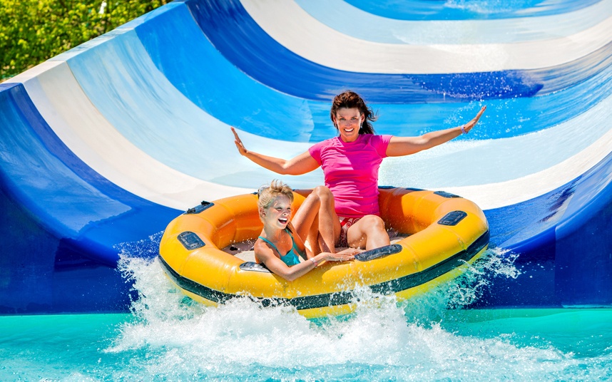 5. “Chúng tôi mua vé ở công viên nước, nhưng chẳng ai bảo chúng tôi đem theo đồ bơi và khăn cả. Chúng tôi tưởng là trong vé có rồi”.