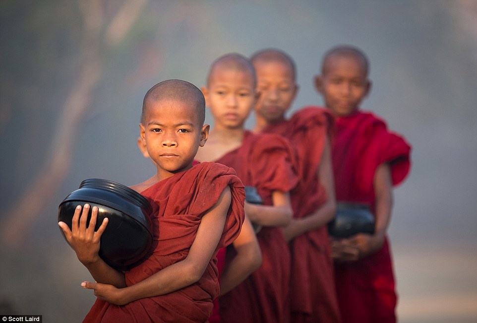 Finalist Scott Laird có hai tác phẩm lọt vào danh sách chung kết của Intrepid, trong đó có ảnh những chú tiểu ở Bagan, Myanmar.