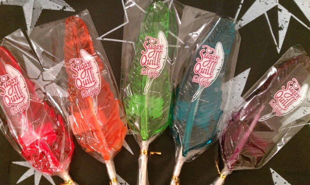 4. Bút lông bọc đường: Thật tuyệt khi được vừa ôn thi, vừa thưởng thức vị ngọt ngào của đầu bút lông. Ngay cả những tiết học như giờ lịch sử phép thuật của thầy Binns cũng sẽ bớt buồn chán hơn rất nhiều.