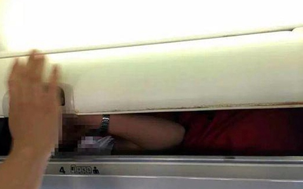 Họ buộc phải tham gia vì không muốn bị đồng nghiệp tẩy chay.