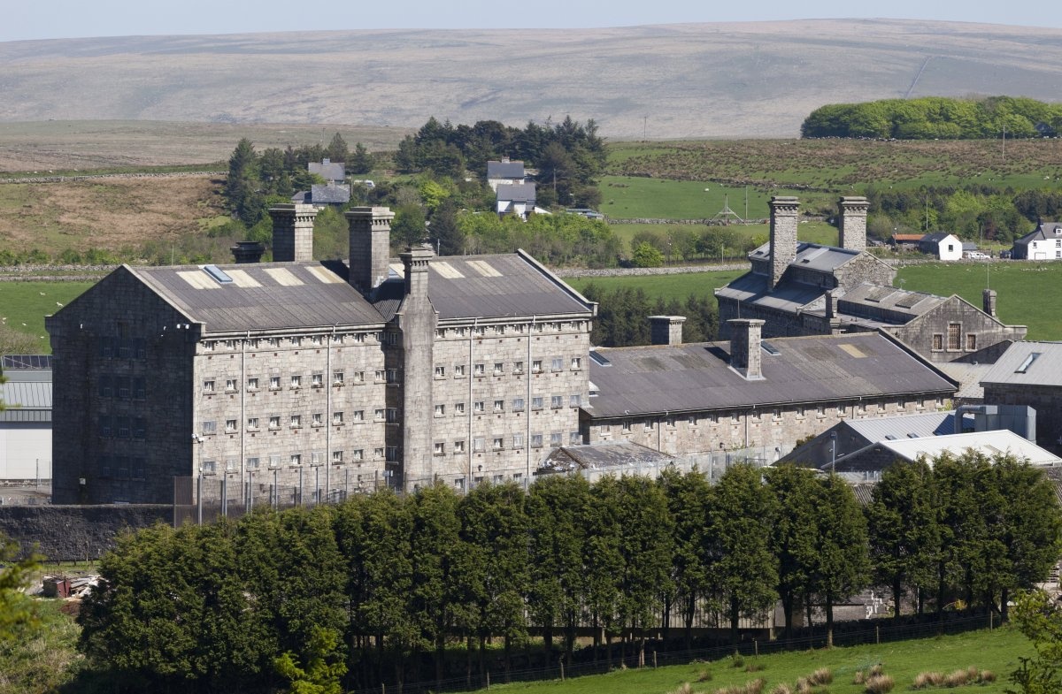 Nhà tù Dartmoor, Devon, Anh: Nhà tù này là nơi giam các lính Mỹ trong cuộc chiến năm 1812. Hiện nay Dartmoor  chủ yếu được sử dụng làm cơ sở giáo dưỡng cho các tù nhân. 