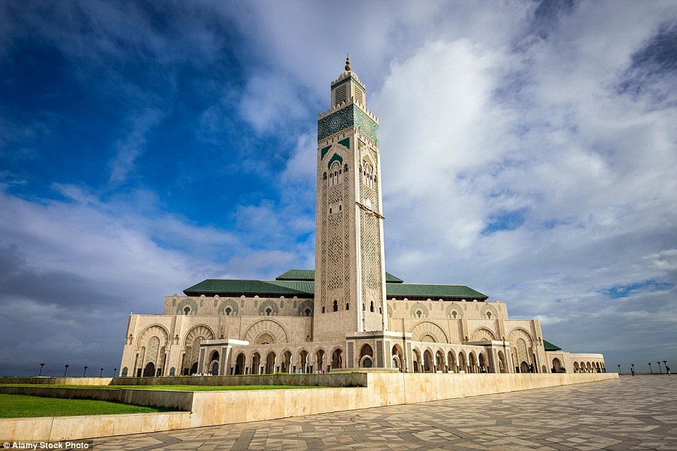 Hassan II là thánh đường đạo hồi quan trọng ở Morocco và là thánh đường cao nhất thế giới, với chiều cao lên tới 210 m. 