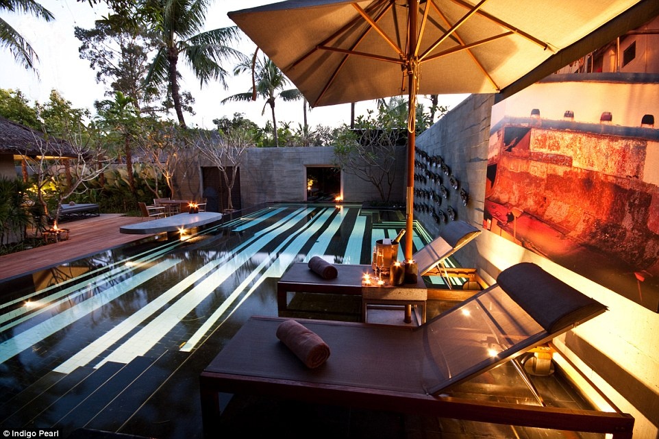 Indigo Pearl nằm ngay sát mặt nước, giữa những khu vườn xanh tươi, tạo cảm giác địa phương, độc đáo. Mọi chi tiết đều được chú ý và cân nhắc cẩn thận.