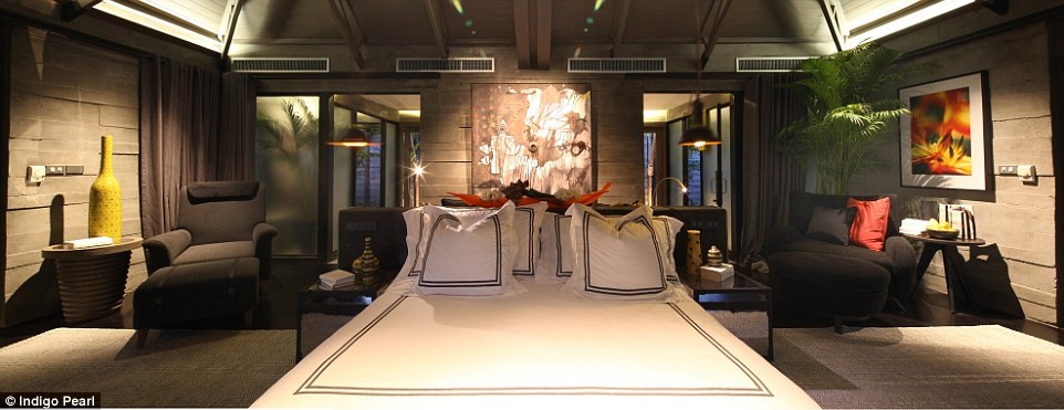 Phòng ngủ trong các biệt thự có tông màu ấm áp và đồ nội thất tinh tế, tạo cảm giác thoải mái, nhẹ nhàng. 