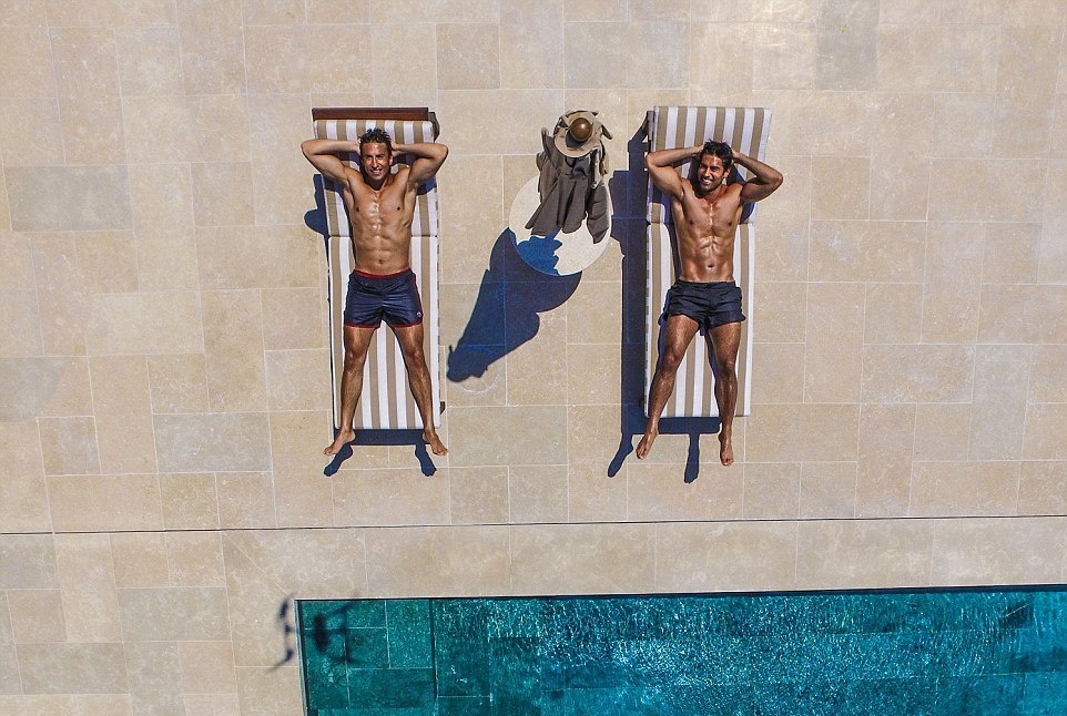 Chang trai 6 mui lap nghiep tu dam me du lich hinh anh