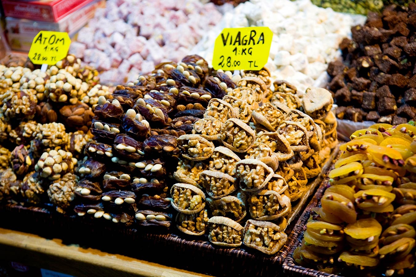 Istanbul, Thổ Nhĩ Kỳ: Ngoài bánh mì doner kebab nổi tiếng, bạn còn có thể thưởng thức nhiều món ngon độc đáo ở thành phố tuyệt vời này, như bánh mì rắc vừng, pizza kiểu Thổ Nhĩ Kỳ, kokorec (nội tạng cừu), cơm trộn trai... Ảnh: Theodosisgeorgiadis.