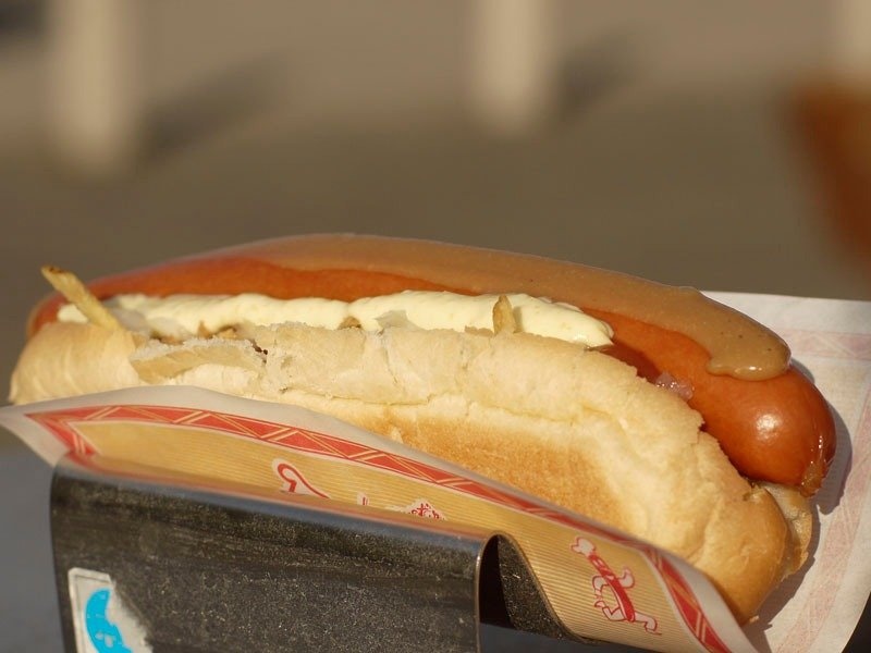 Reykjavik, Iceland: Iceland tuy không có tiếng là thánh địa ẩm thực đường phố, nhưng lại có Bæjarins Beztu Pylsur - “xúc xích ngon nhất vũ trụ”, được cả giới du lịch và các chuyên gia ẩm thực cao cấp đánh giá tốt. Nơi tuyệt nhất để thưởng thức món xúc xích này là ở Reykjavik.