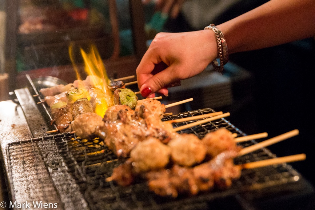 Tokyo, Nhật Bản: Có thể nói tới Tokyo mà không dành thời gian thử những món ăn đường phố thì thật uổng phí. Ngay cả các món ăn này cũng thể hiện sự tinh tế của người Nhật, từ bánh xèo, mực viên nướng, mì nóng, bánh cá...