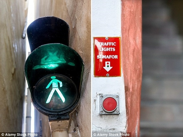 Con phố dài 10 m này nằm ở Mala Strana, khu vực cổ nhất Prague.