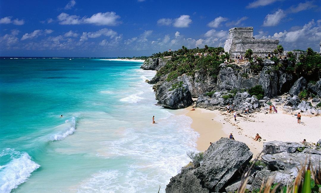 10. Tulum, Mexico: Điểm du lịch này đang ngày càng được nhiều người yêu thích nhờ những bãi biển tuyệt đẹp, di tích cổ của người Maya và thị trấn bình yên ven biển. Ảnh: Tripadvisor.