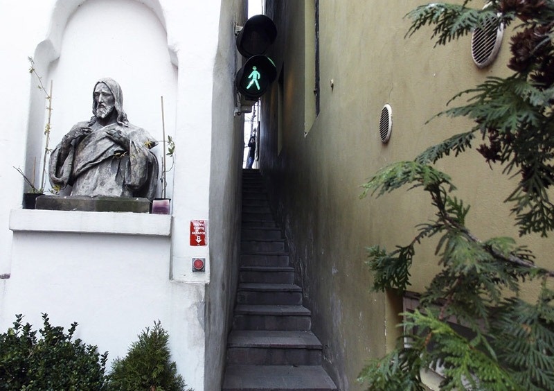 Pho hep den muc 2 nguoi di bo cung chat hinh anh