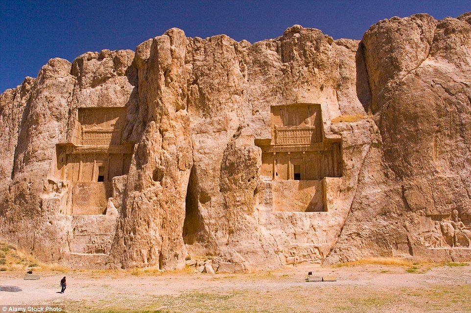 Di tích lâu đời nhất ở Persepolis hình thành từ năm 515 trước Công nguyên và được coi là một báu vật khảo cổ.