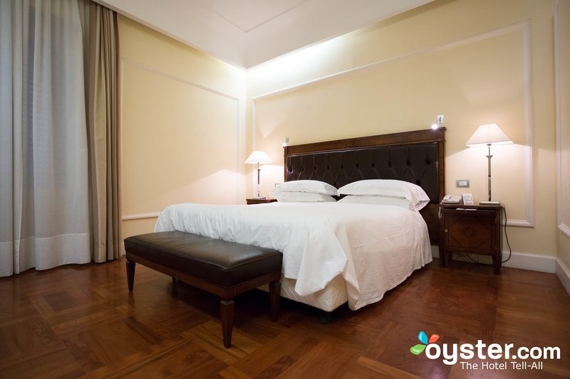 Đời thực: Chẳng ai muốn ở lại lâu trong căn phòng trống trơn, tẻ nhạt này.